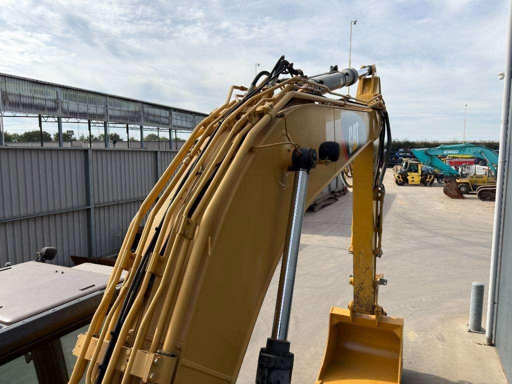 Caterpillar 320E L Photo 22