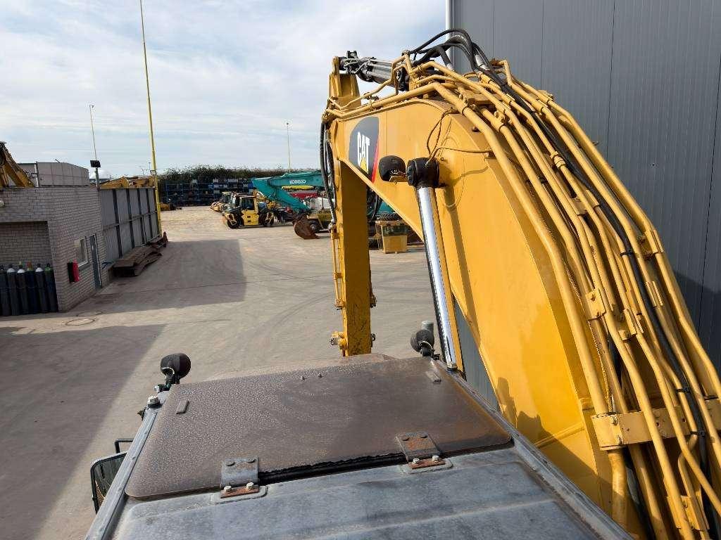 Caterpillar 320E L Photo 23