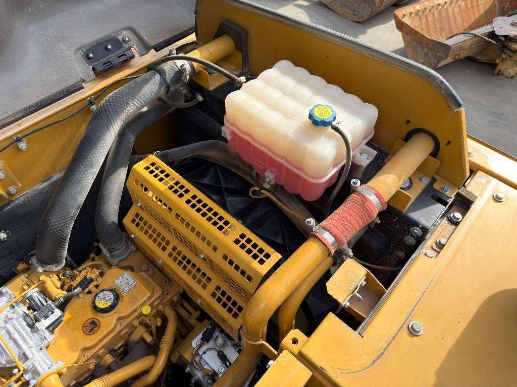 Caterpillar 320E L Photo 26
