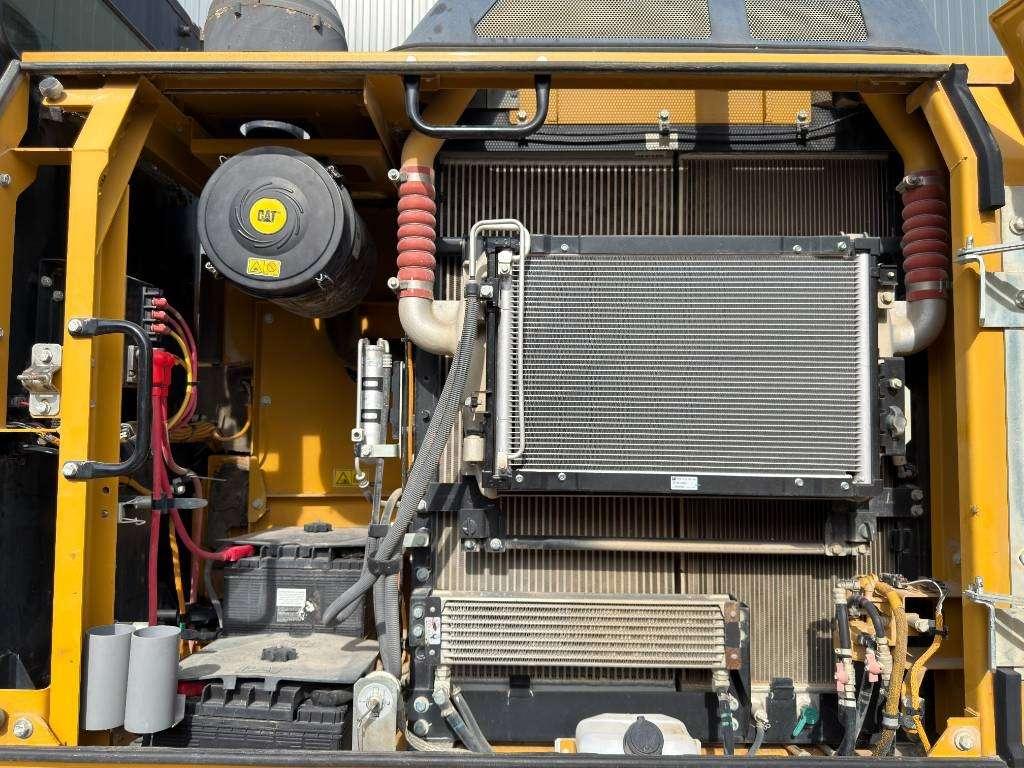 Caterpillar 320E L Photo 29