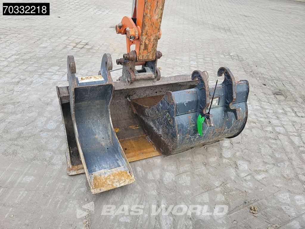 Hitachi ZX33 U-6 CLR A/C - 3 Buckets Photo 14