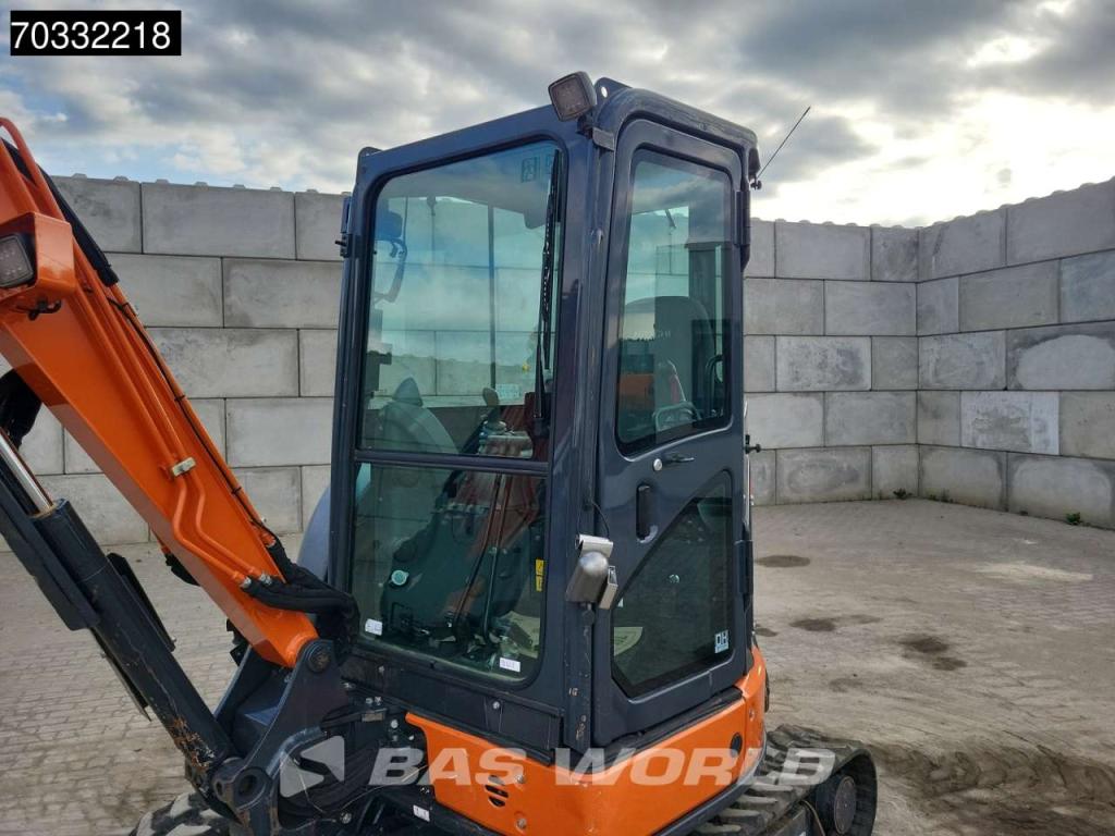Hitachi ZX33 U-6 CLR A/C - 3 Buckets Photo 26