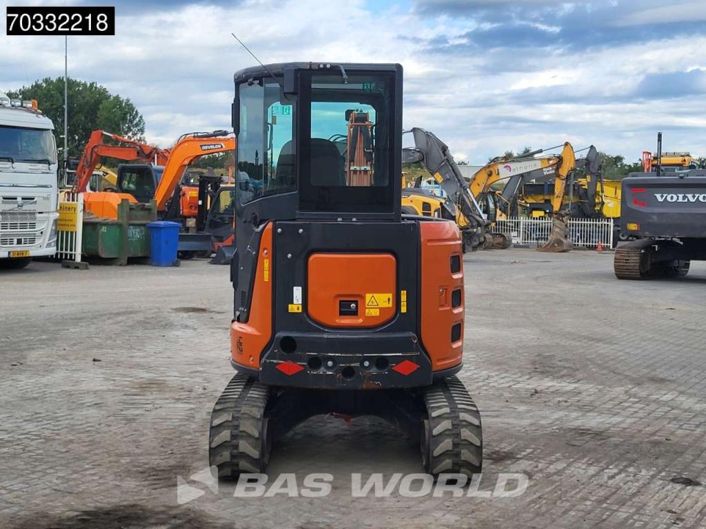 Hitachi ZX33 U-6 CLR A/C - 3 Buckets Photo 5