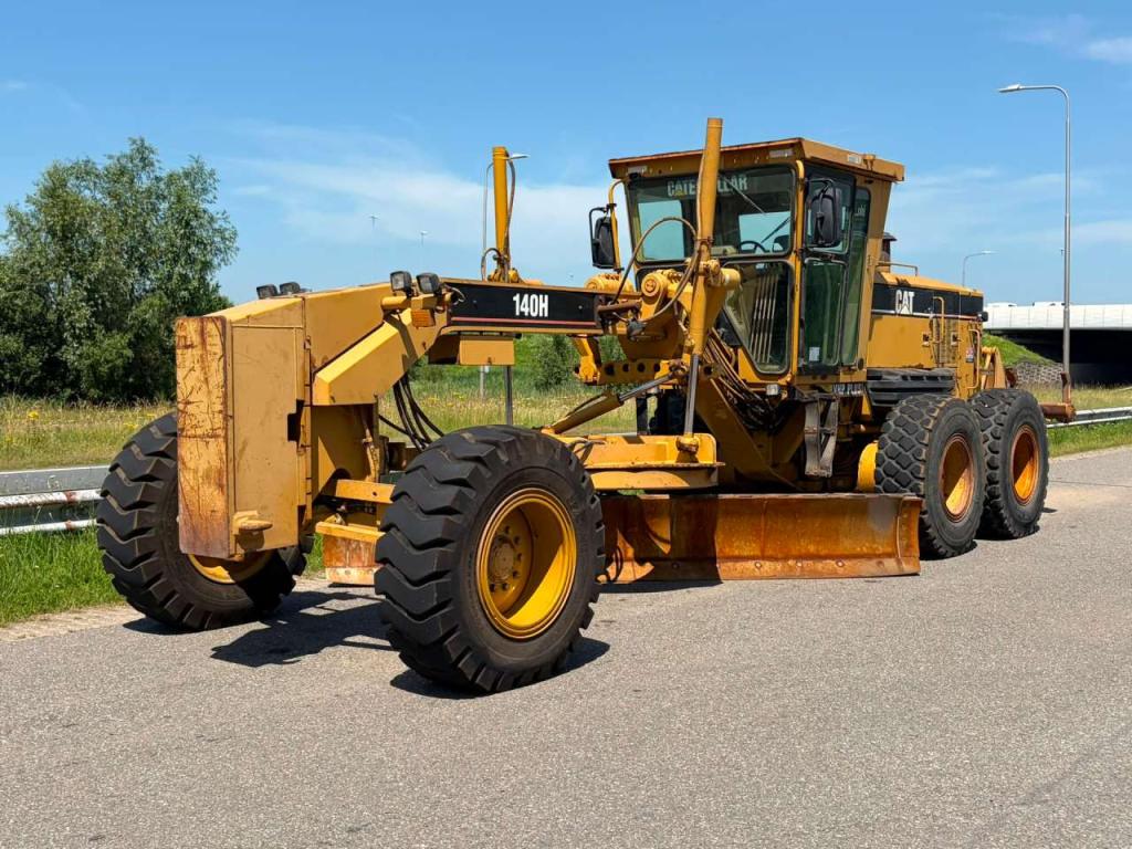 Caterpillar 140H Photo 2