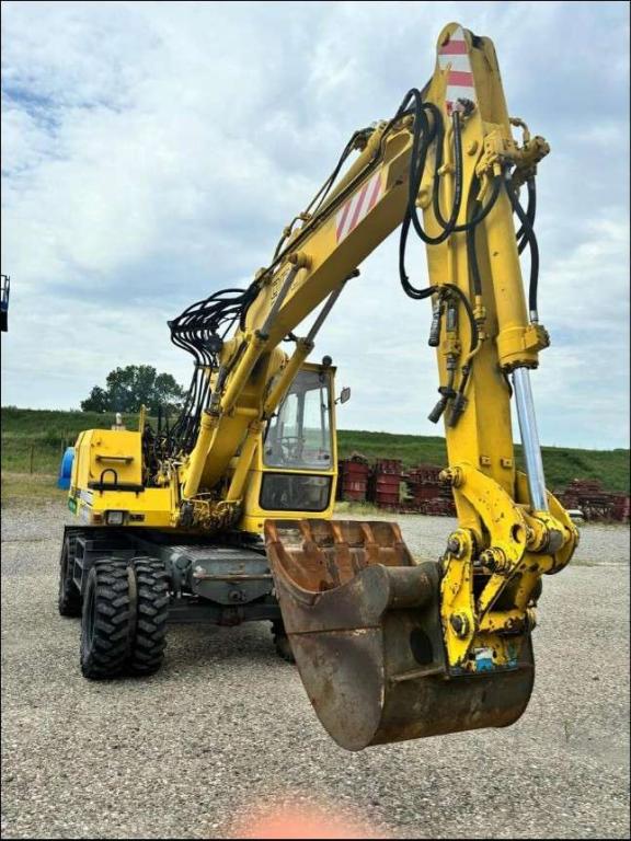 Liebherr A 900 C Photo 2