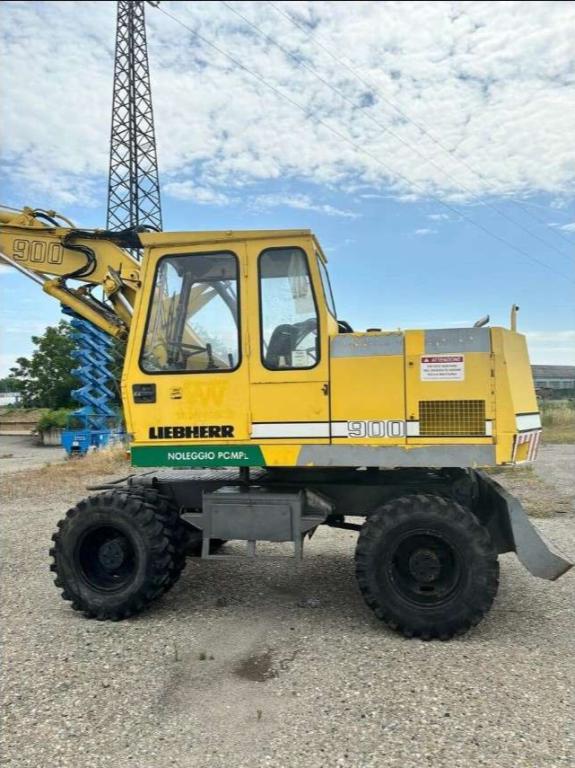Liebherr A 900 C Photo 6