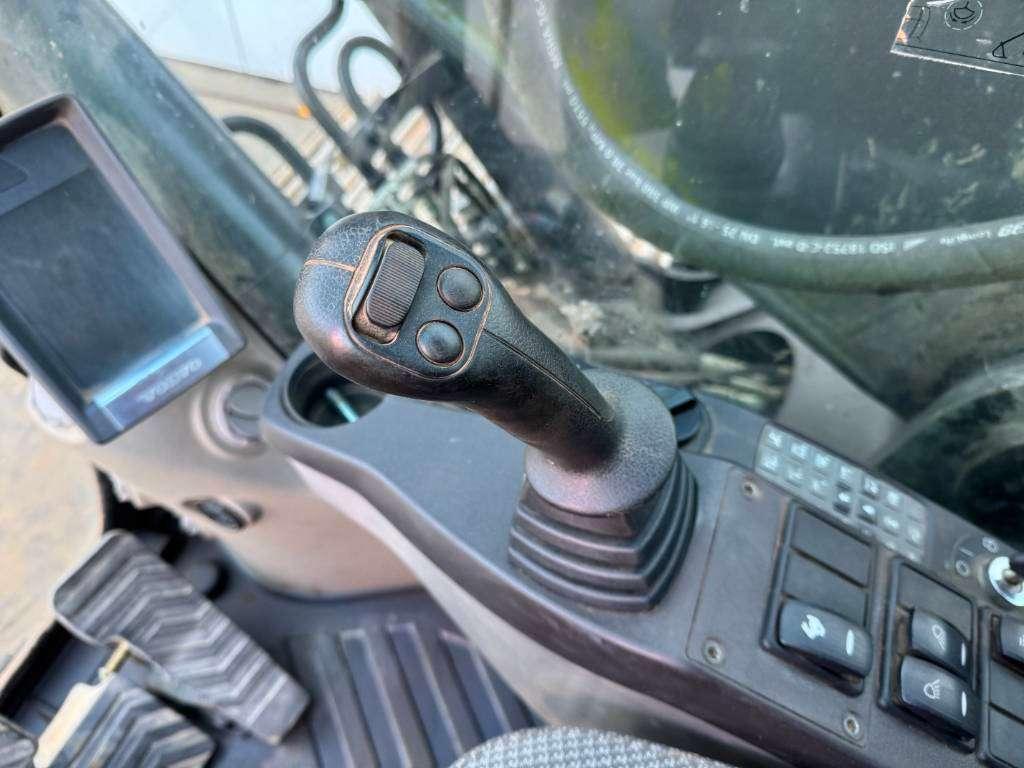 Volvo EC180DL - Triple Boom / Hammer Lines Photo 11