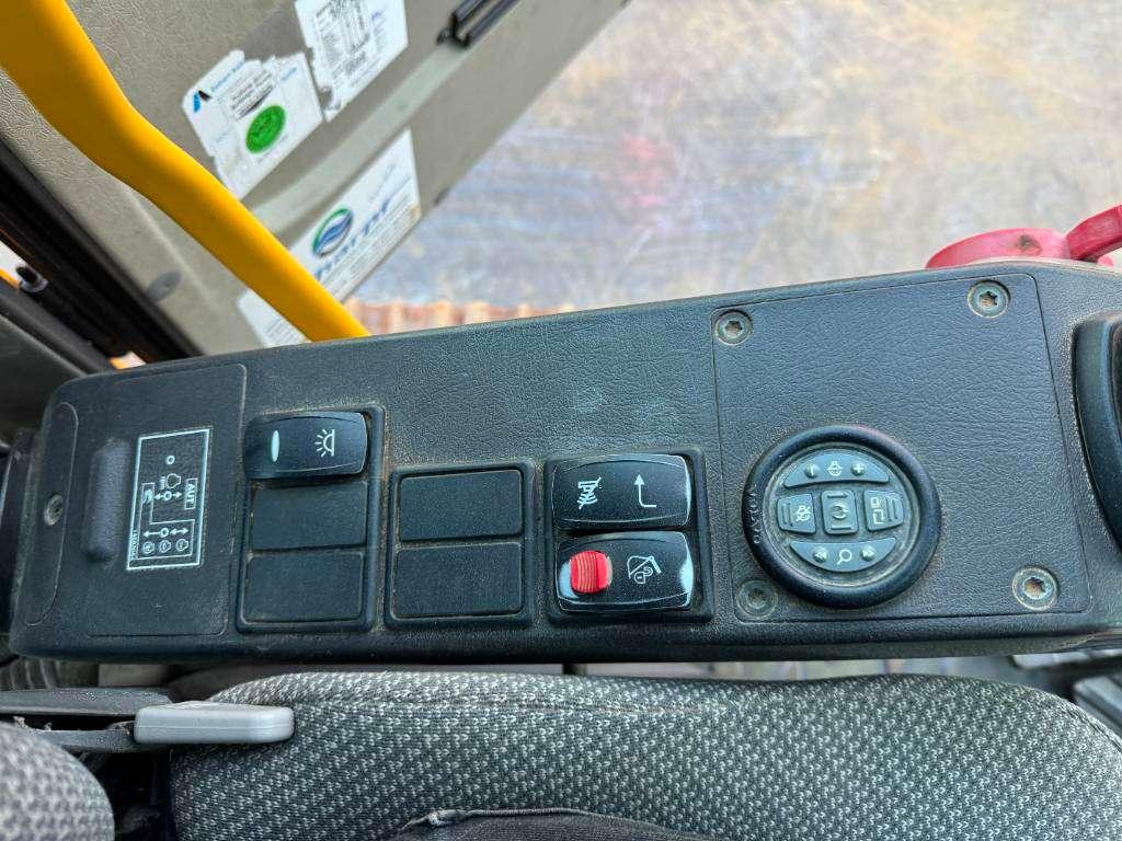 Volvo EC180DL - Triple Boom / Hammer Lines Photo 13