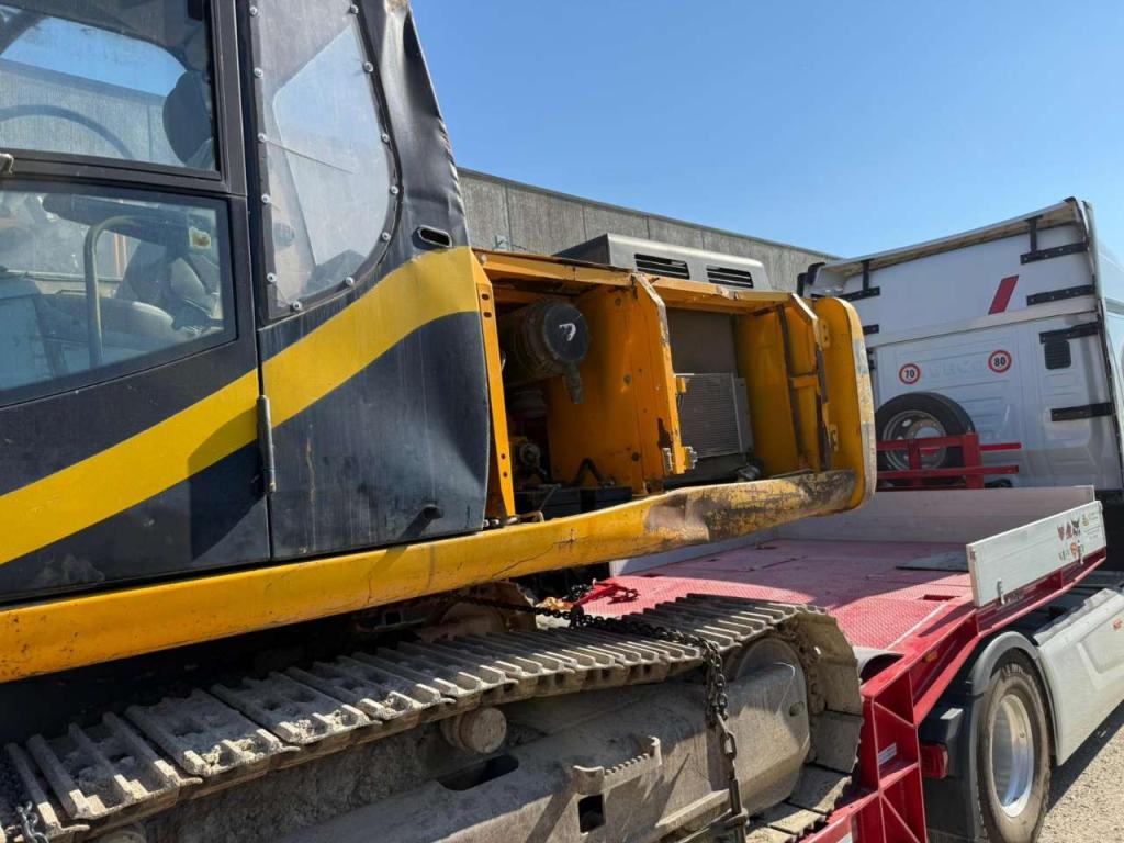 JCB 220 Photo 6