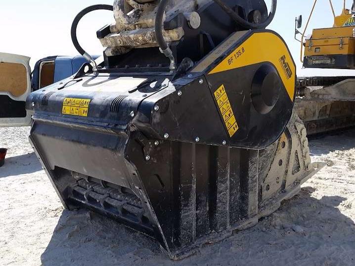 MB CRUSHER BF135.8 Photo 1