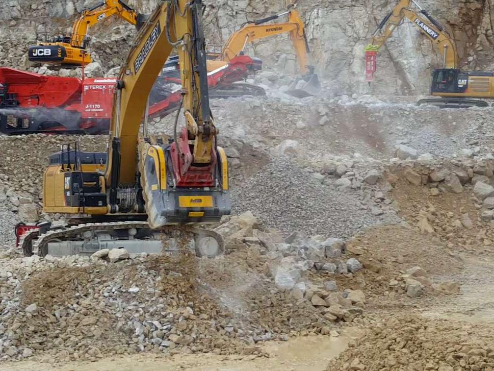 MB CRUSHER BF135.8 Photo 4