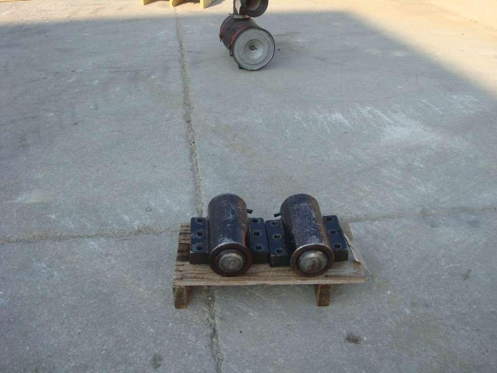 PISTONI BLOCCAGGIO PONTE ANTERIORE pour Fiat Hitachi 150W3 Photo 5