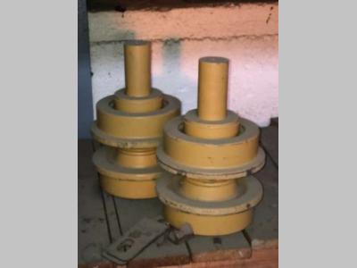 Galets supérieurs pour Caterpillar D6D en vente par Fratelli Zenzalari S.r.l.