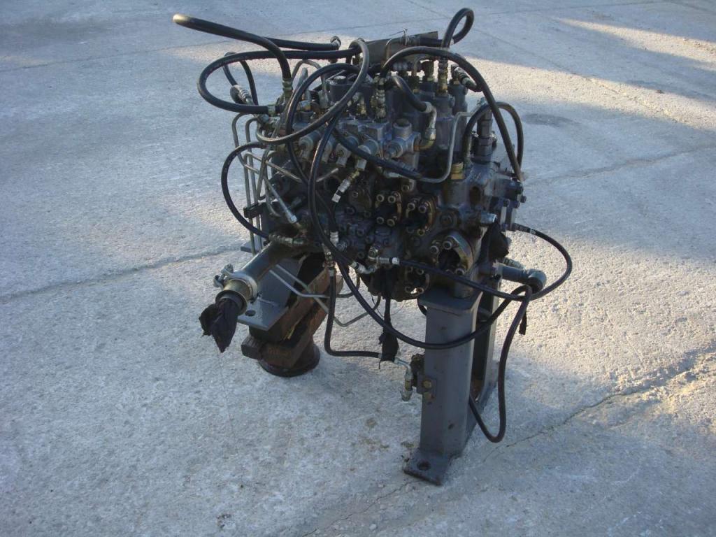 Distributeur hydraulique pour ZAXIS 210.3  E 240.3 Photo 1