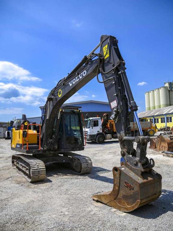 Volvo EC 140 EL Photo 3