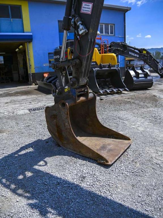 Volvo EC 140 EL Photo 4