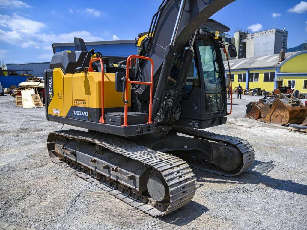 Volvo EC 140 EL Photo 7
