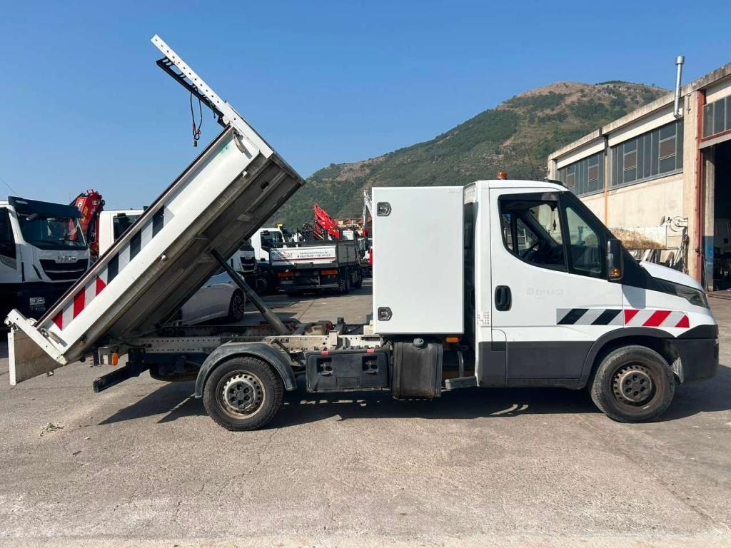 Iveco DAILY 35-120 Photo 11