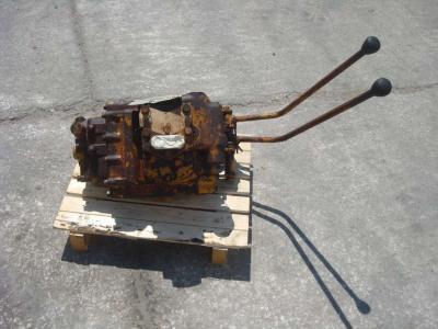 Distributeur hydraulique pour Fiat Allis FL10B en vente par OLM 90 Srl
