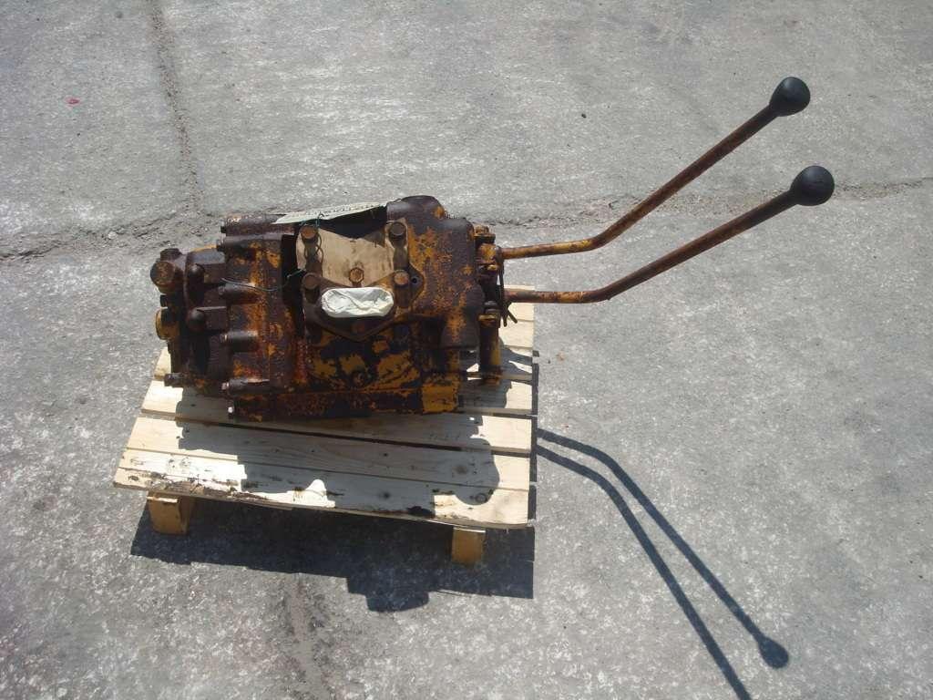 Distributeur hydraulique pour Fiat Allis FL10B Photo 1