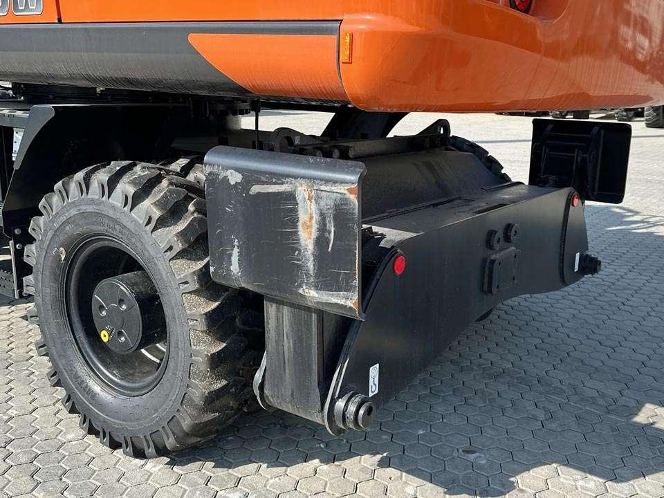 Hitachi ZX220W-7 Photo 6