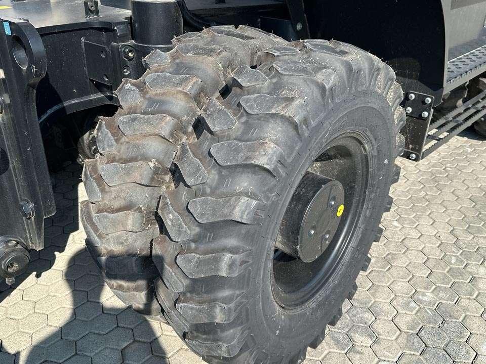 Hitachi ZX220W-7 Photo 7