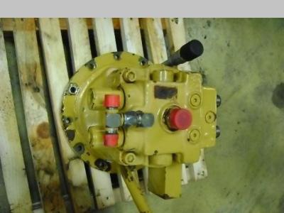 Moteur de rotation de la tourelle pour Caterpillar 312 en vente par PRV Ricambi Srl