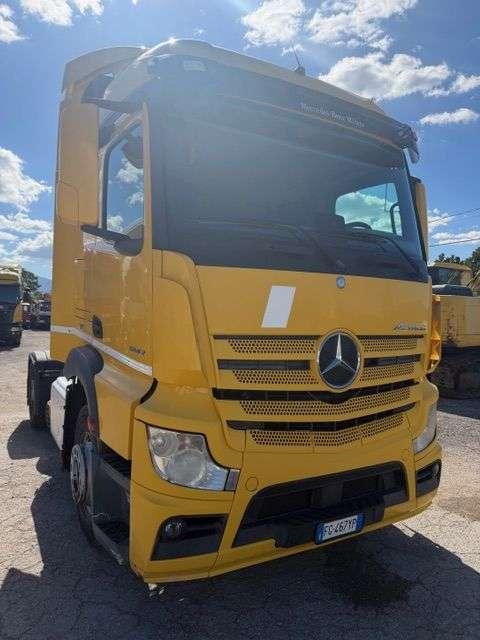 Mercedes-Benz Actros 1842 Photo 2