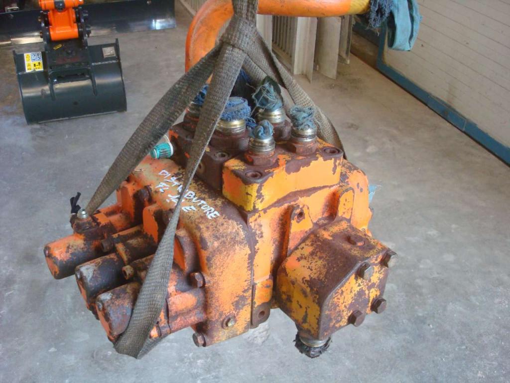Distributeur hydraulique pour FL14E Photo 3