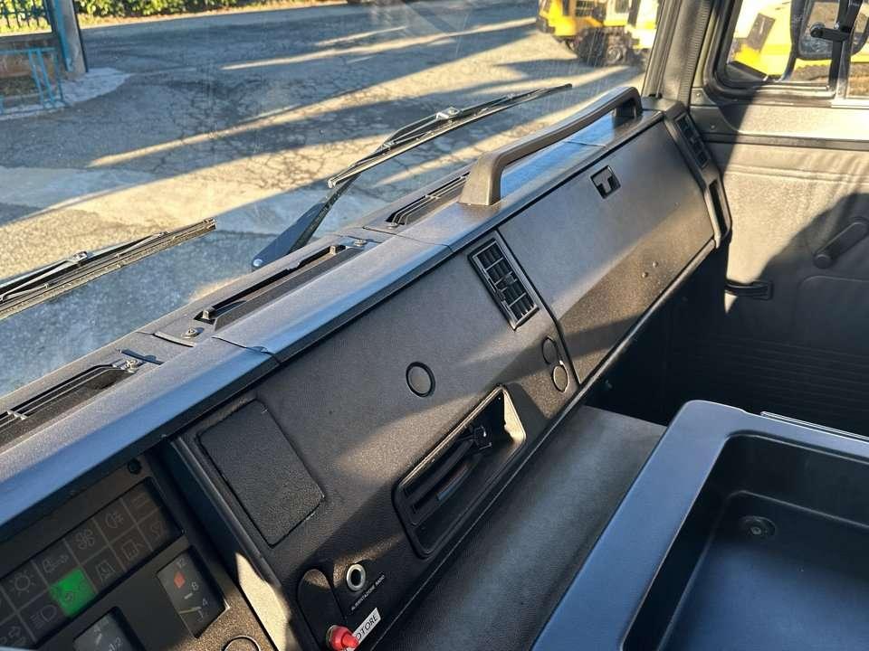 Iveco 260-35 6x4 Photo 15