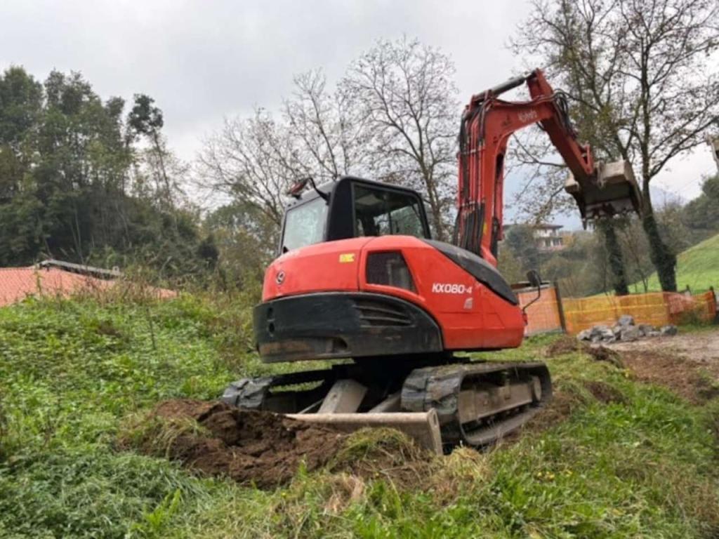 Kubota KX080-4 Photo 2