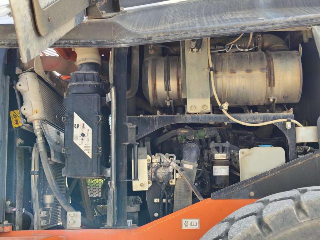 Hitachi ZW 180-6 Photo 12