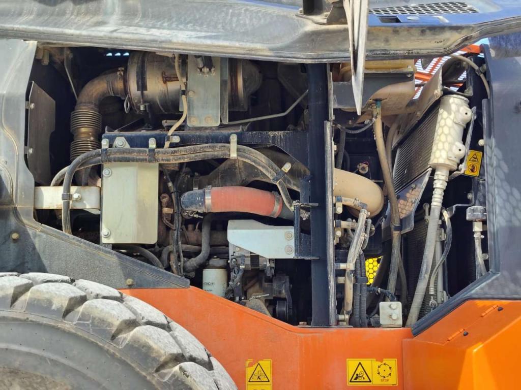 Hitachi ZW 180-6 Photo 14