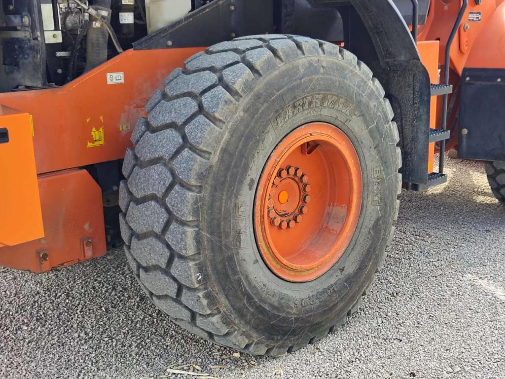Hitachi ZW 180-6 Photo 18