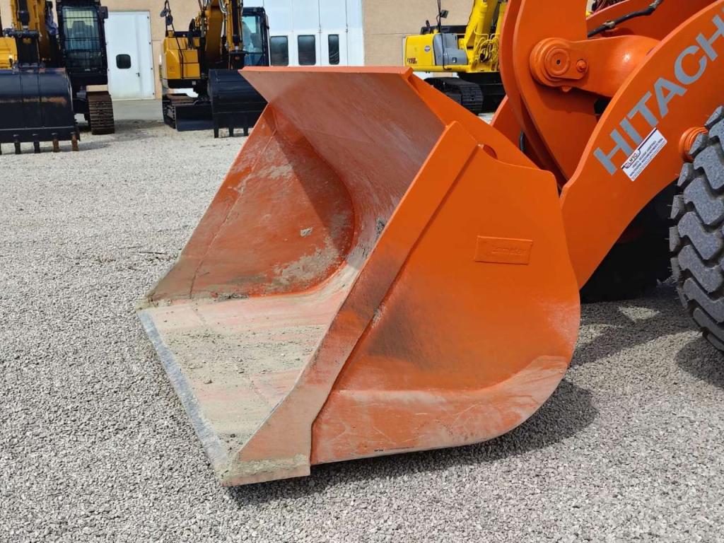 Hitachi ZW 180-6 Photo 19