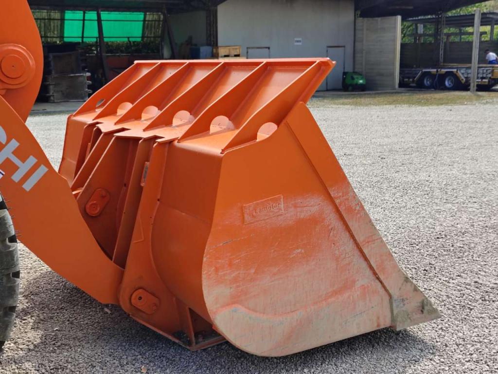 Hitachi ZW 180-6 Photo 20