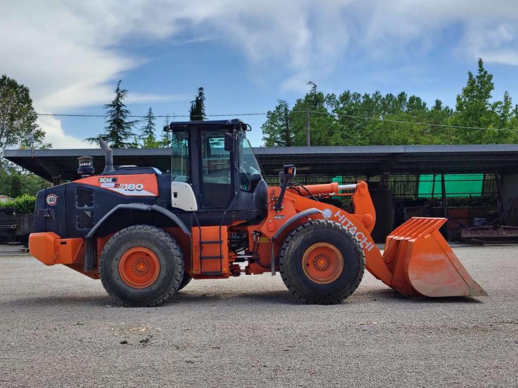 Hitachi ZW 180-6 Photo 6