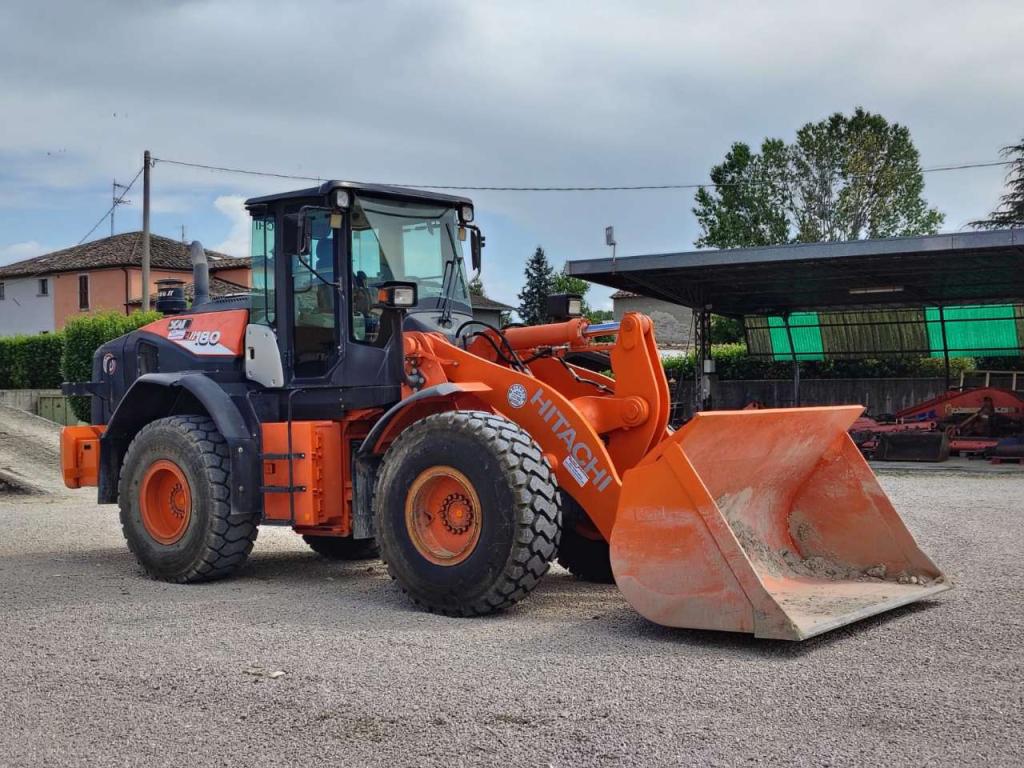 Hitachi ZW 180-6 Photo 7