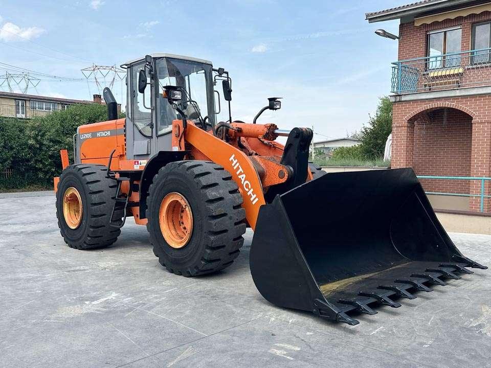 Hitachi LX210E Photo 17