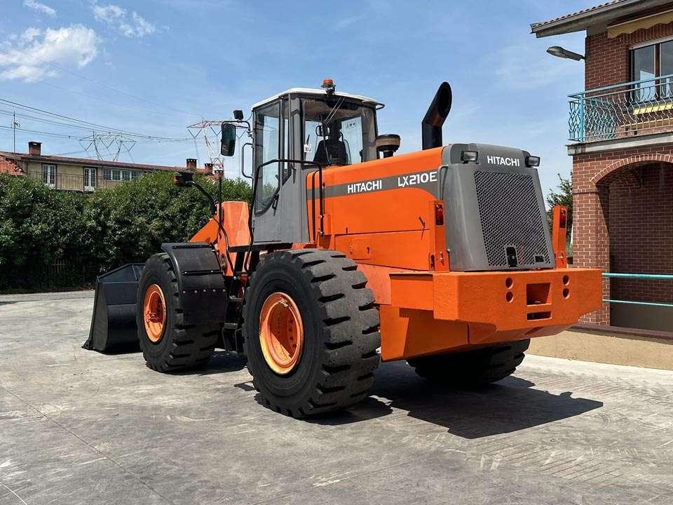 Hitachi LX210E Photo 3