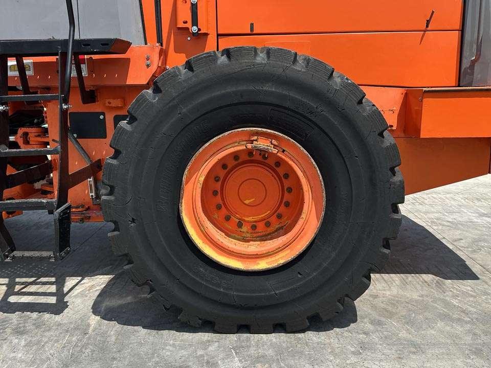Hitachi LX210E Photo 7