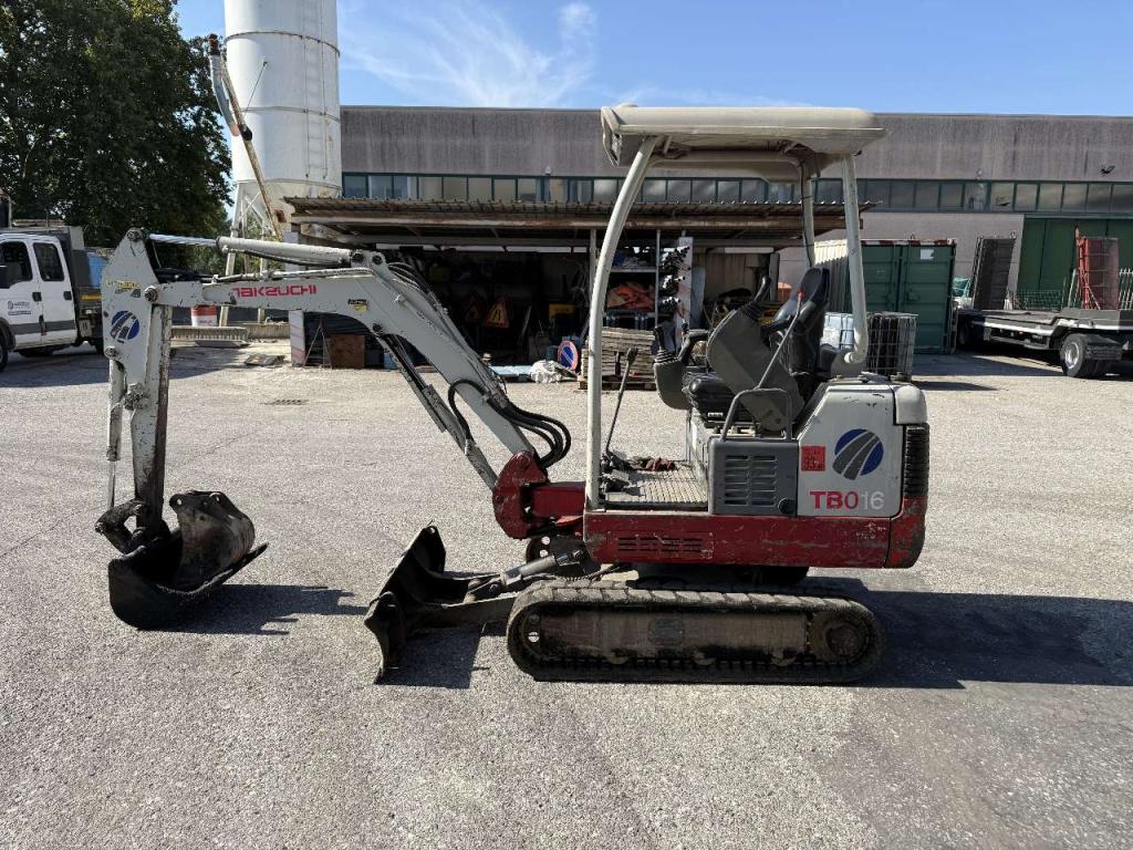 Takeuchi TB016S Photo 3