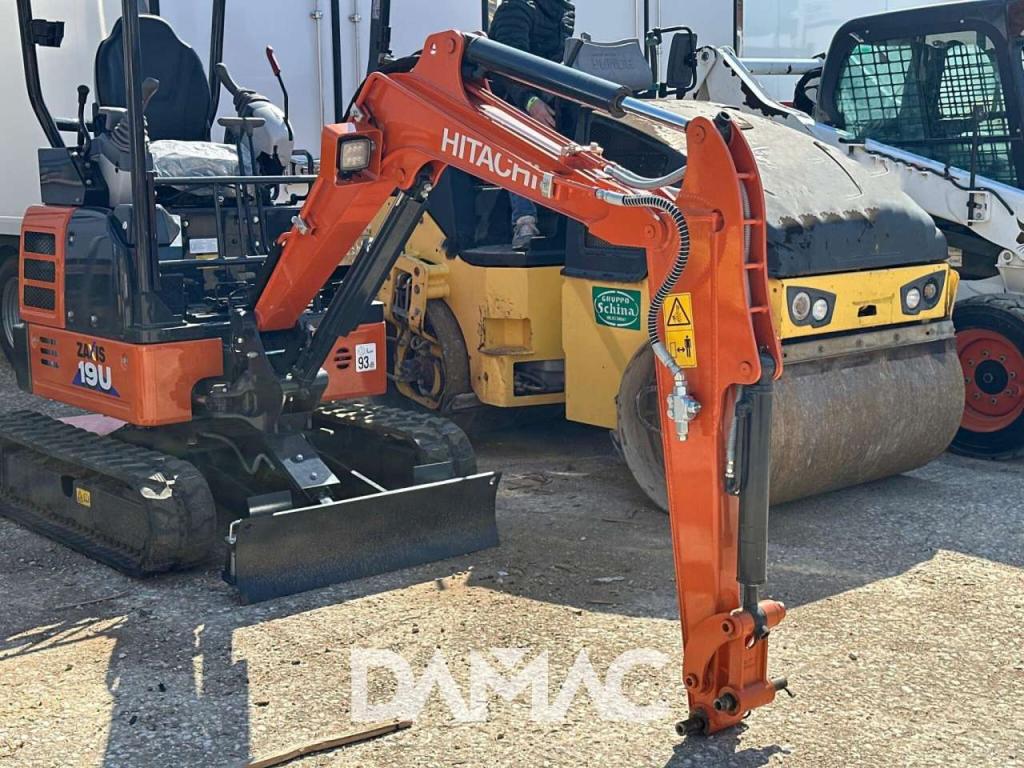 Hitachi ZX19U Photo 2