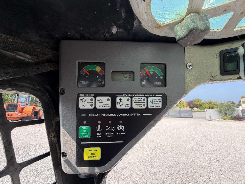 Bobcat T190 Photo 15