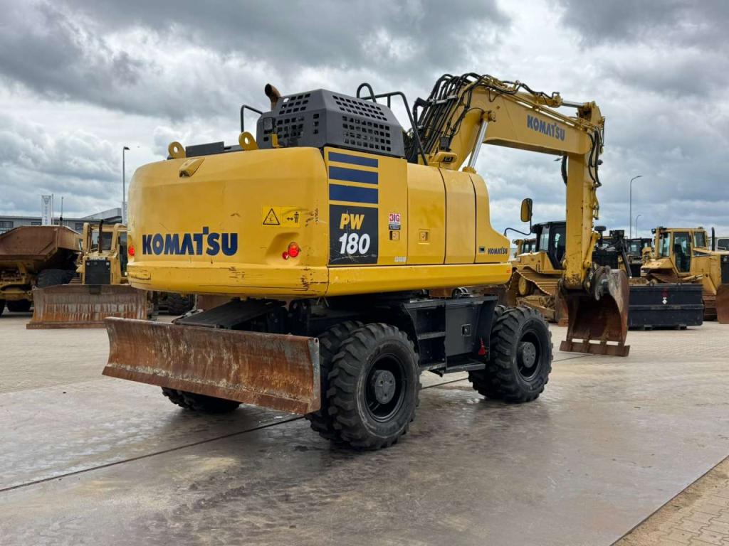 Komatsu PW180-11 Photo 5