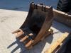 Liebherr A914 Compact Outriggers // Quick Coupler // 5x attachment Photo 20 thumbnail