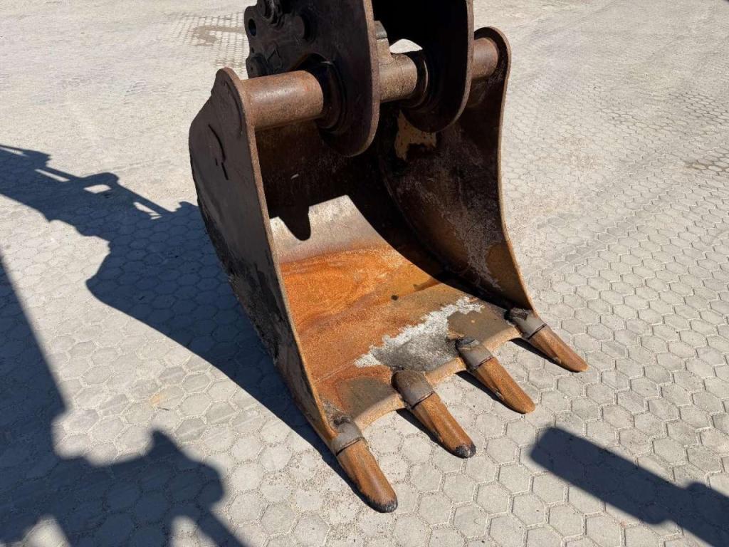 Liebherr A914 Compact Outriggers // Quick Coupler // 5x attachment Photo 18