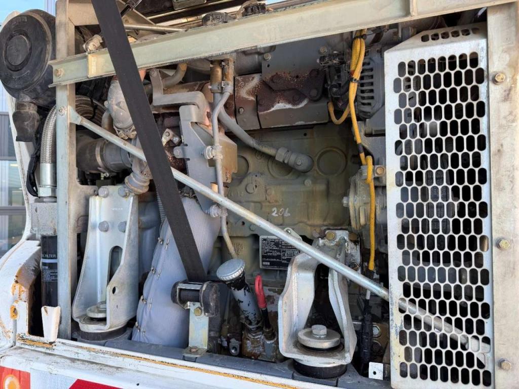 Liebherr A914 Compact Outriggers // Quick Coupler // 5x attachment Photo 30