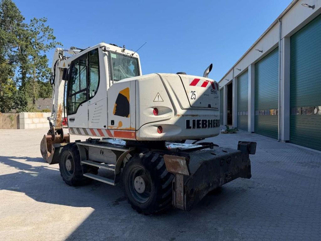 Liebherr A914 Compact Outriggers // Quick Coupler // 5x attachment Photo 7