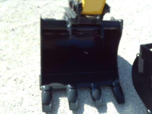 Komatsu PC16R-3HS Photo 15
